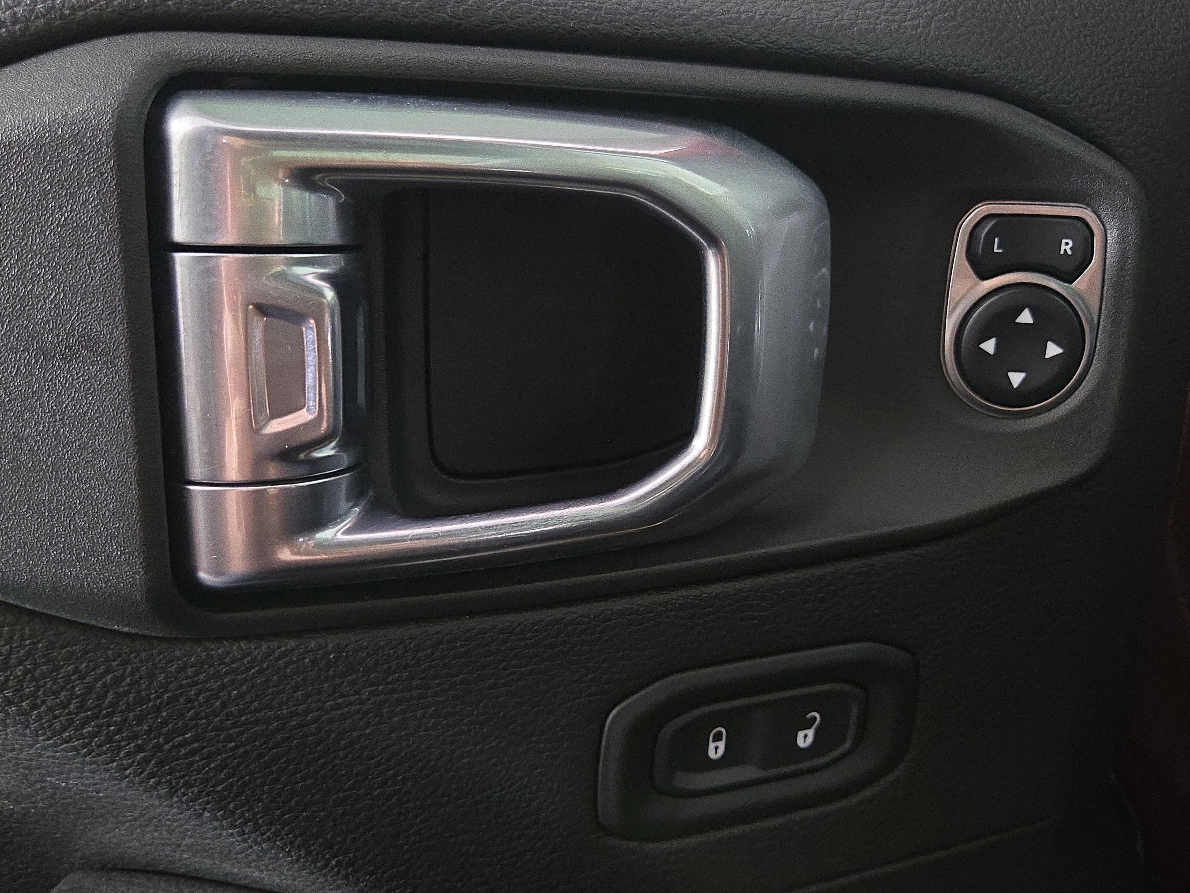 Used 2021 Jeep Wrangler Unlimited Sahara image 27