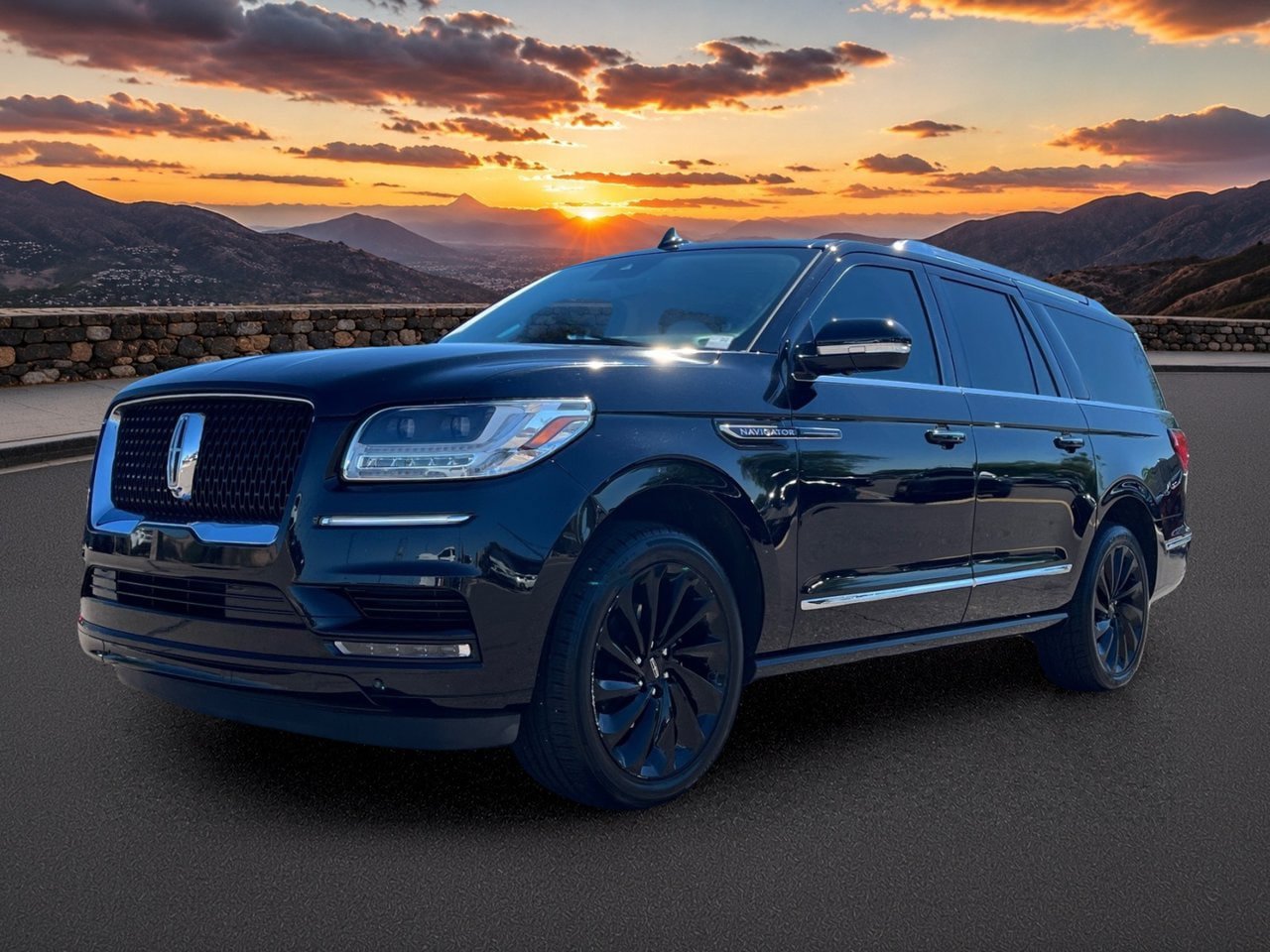 Used 2021 Lincoln Navigator L Reserve AWD/4WD image 2
