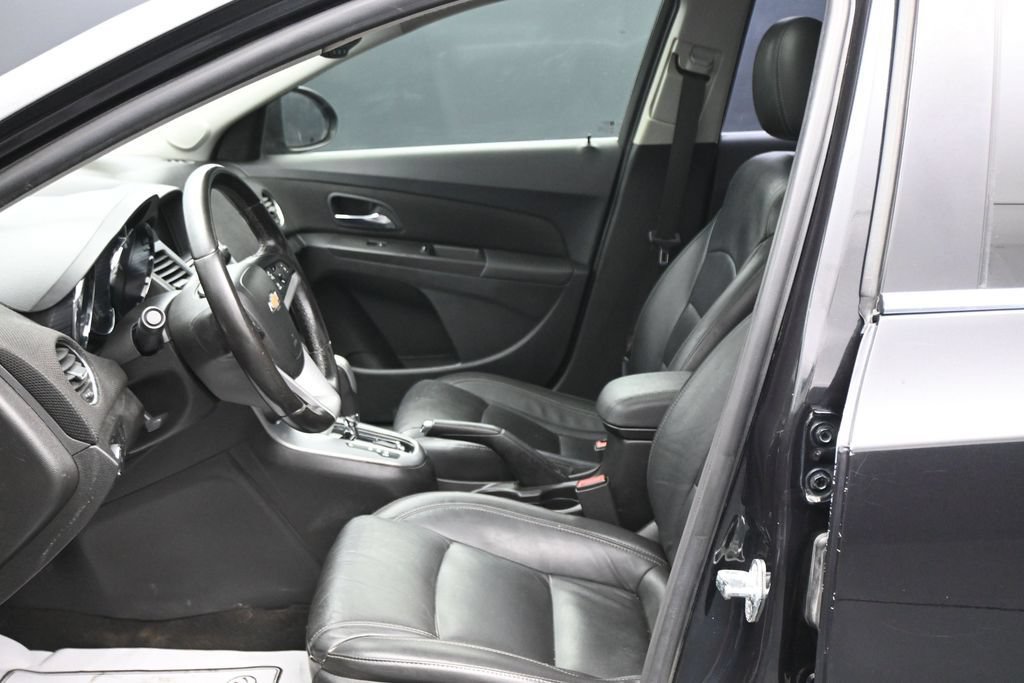 Used 2015 Chevrolet Cruze LTZ w/ Sun, Sound and Sport Package FWD image 9
