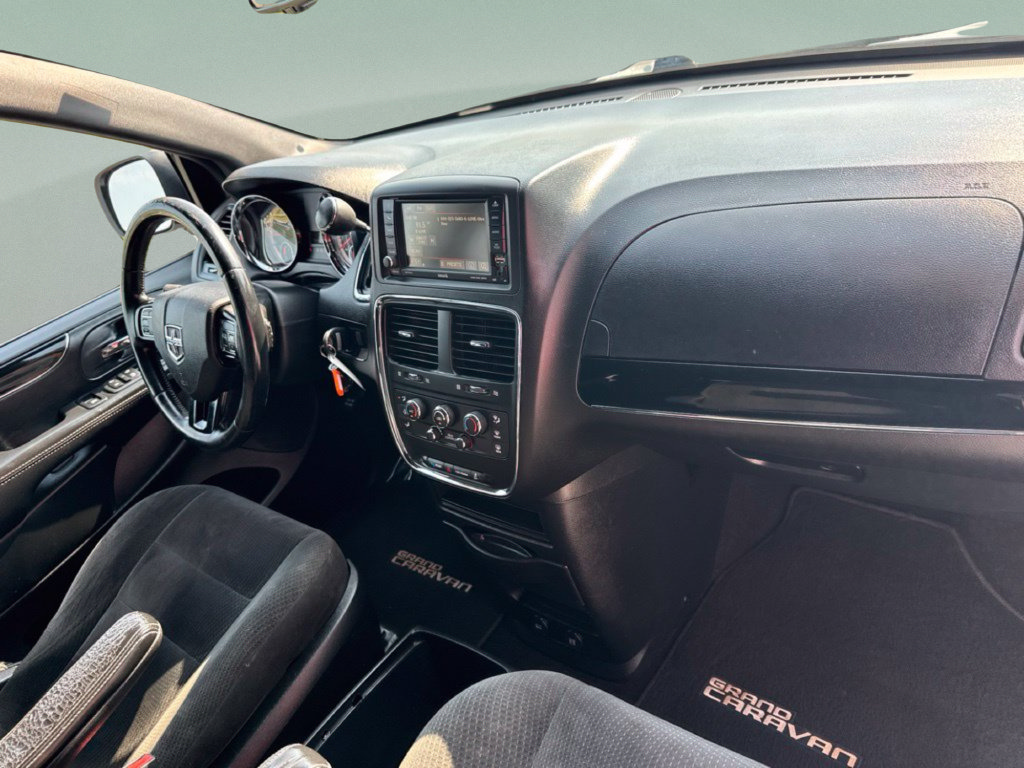 Used 2016 Dodge Grand Caravan SE FWD image 19