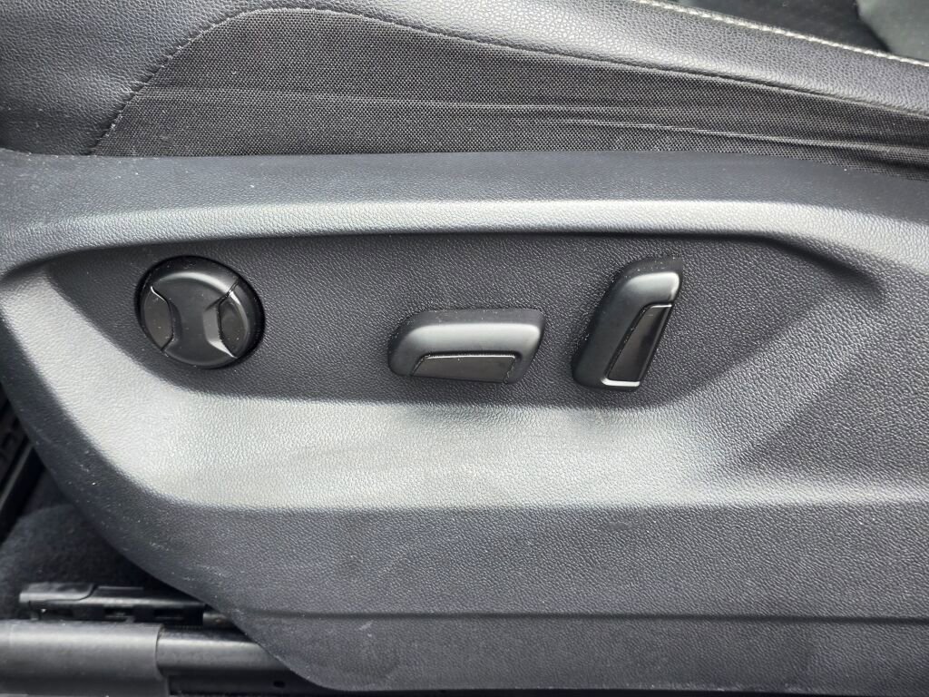 Used 2020 Volkswagen Tiguan SE image 25