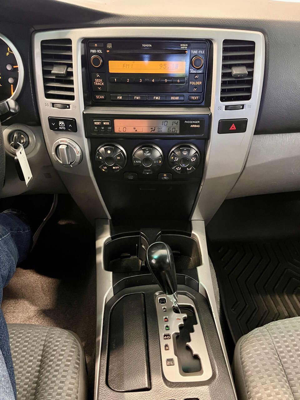Used 2006 Toyota 4Runner SR5 AWD/4WD image 11
