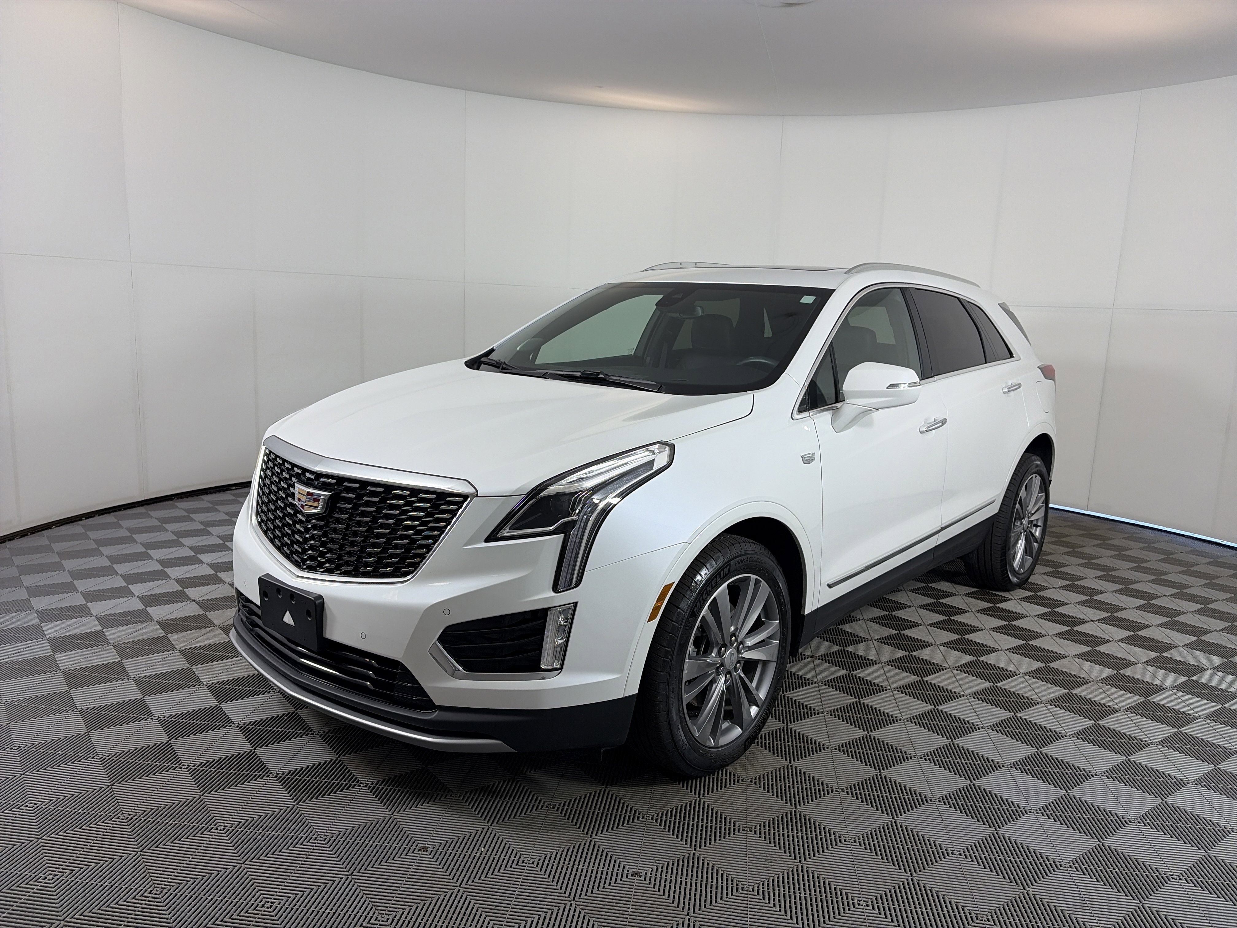 Used 2023 Cadillac XT5 Premium Luxury image 2