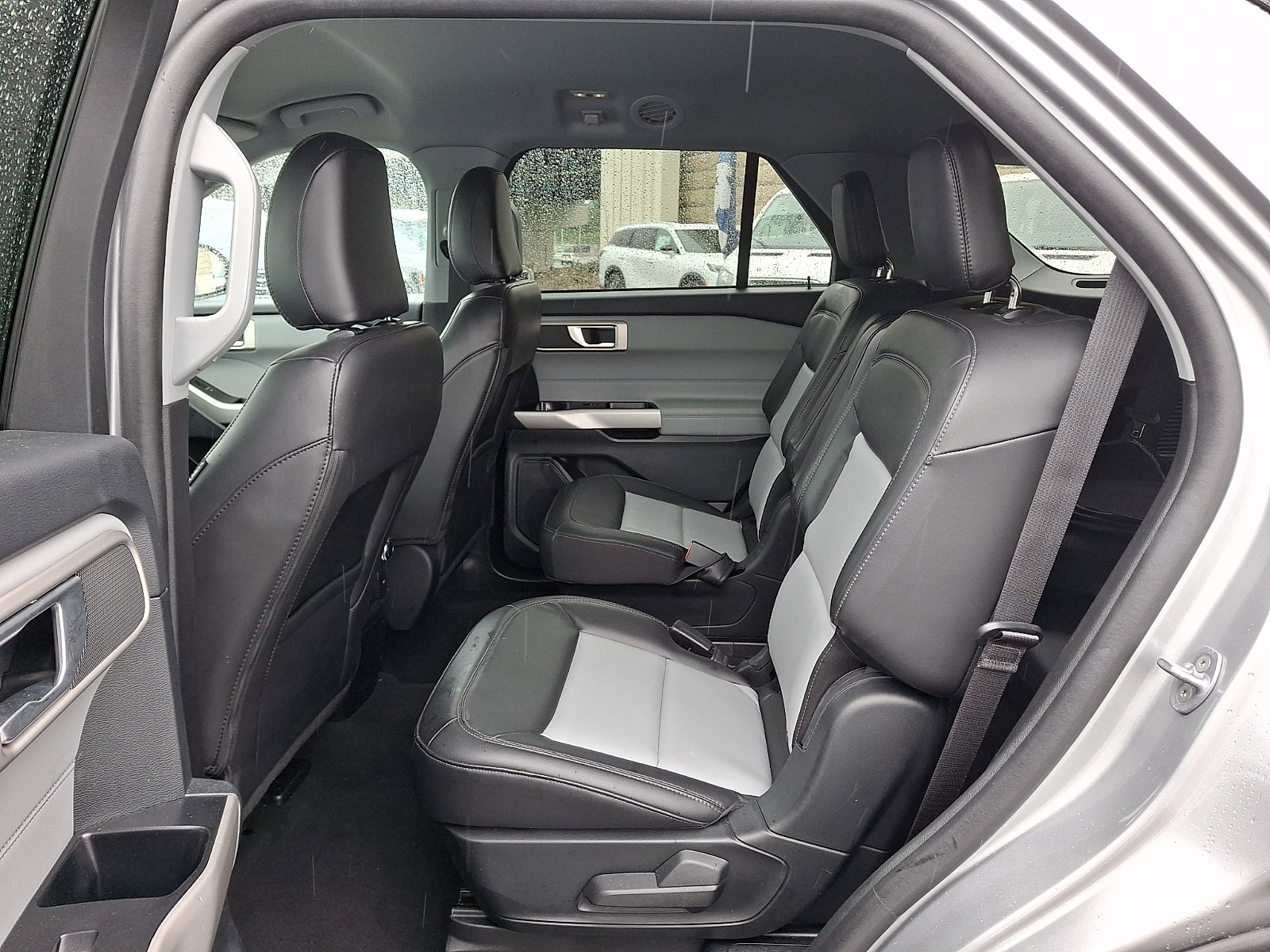 Used 2023 Ford Explorer XLT w/ Equipment Group 202A AWD/4WD image 10