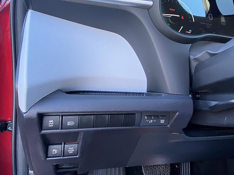 Certified 2025 Toyota Sienna XLE image 17