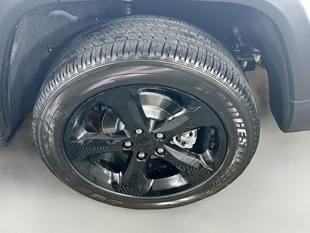 New 2025 Jeep Grand Cherokee Altitude image 16