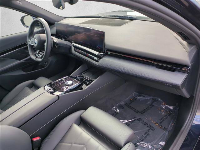 Used 2025 BMW 530i w/ M Sport Package RWD image 23