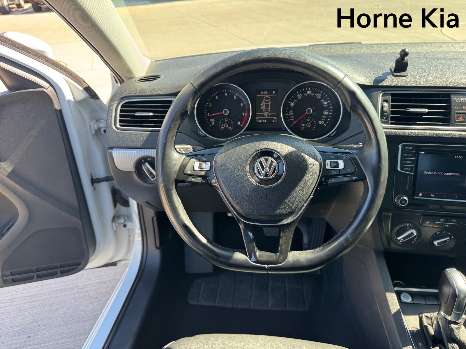 Used 2017 Volkswagen Jetta SE FWD image 16