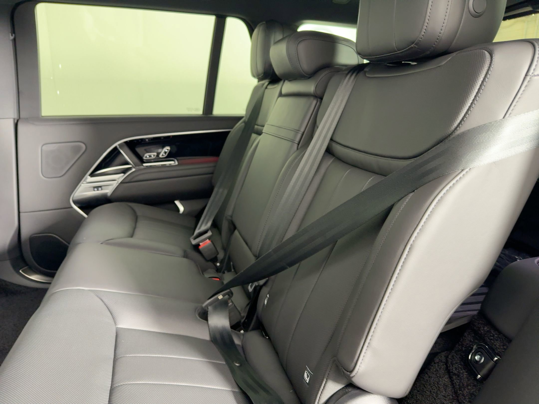 New 2026 Land Rover Range Rover Long Wheelbase SE AWD/4WD image 25