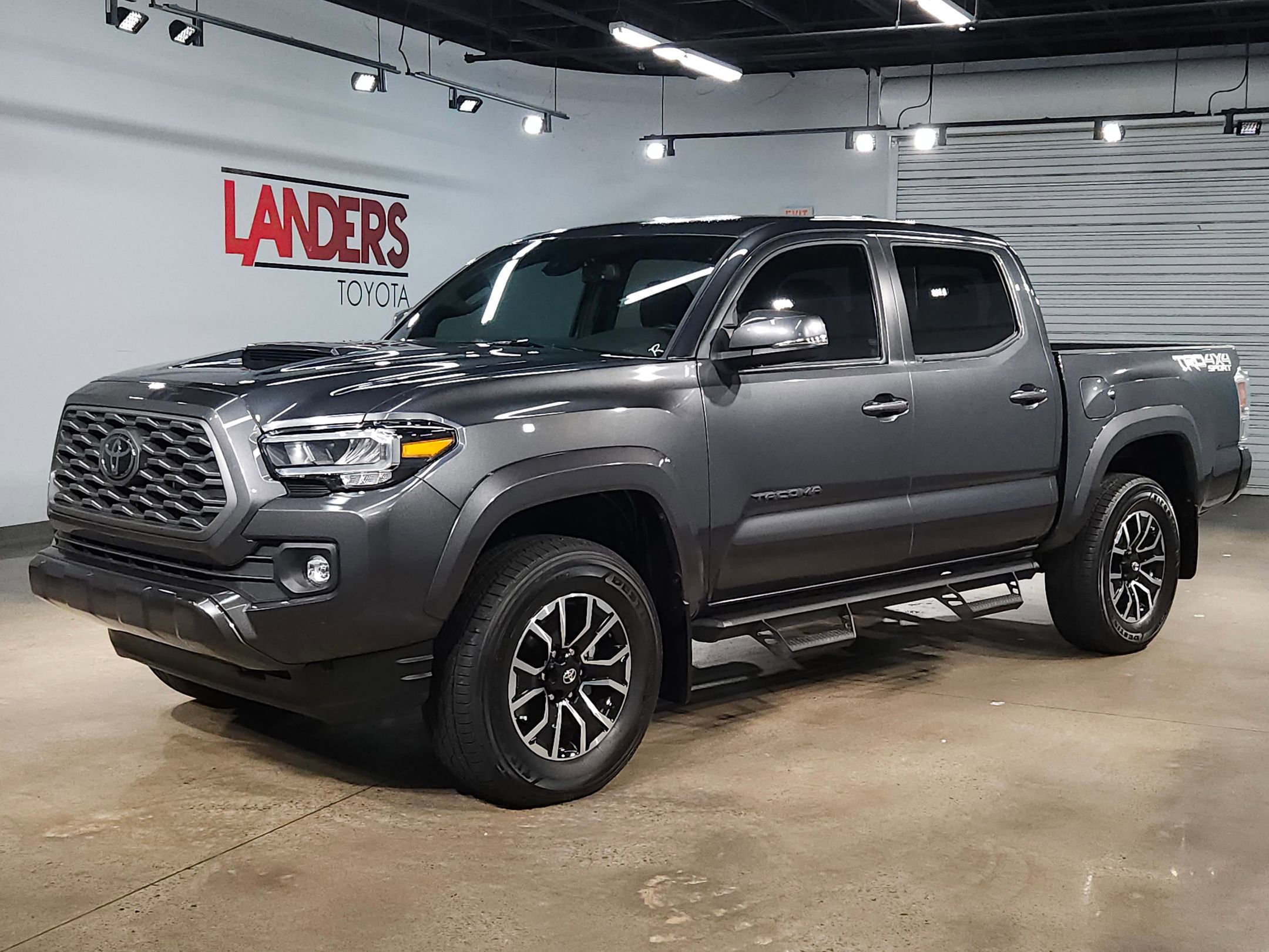 Used 2022 Toyota Tacoma TRD Sport image 3