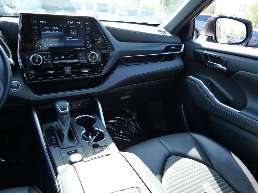 Used 2022 Toyota Highlander XSE AWD/4WD image 14