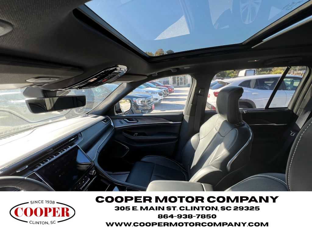 Used 2023 Jeep Grand Cherokee Overland w/ Adv Protech Group III image 7