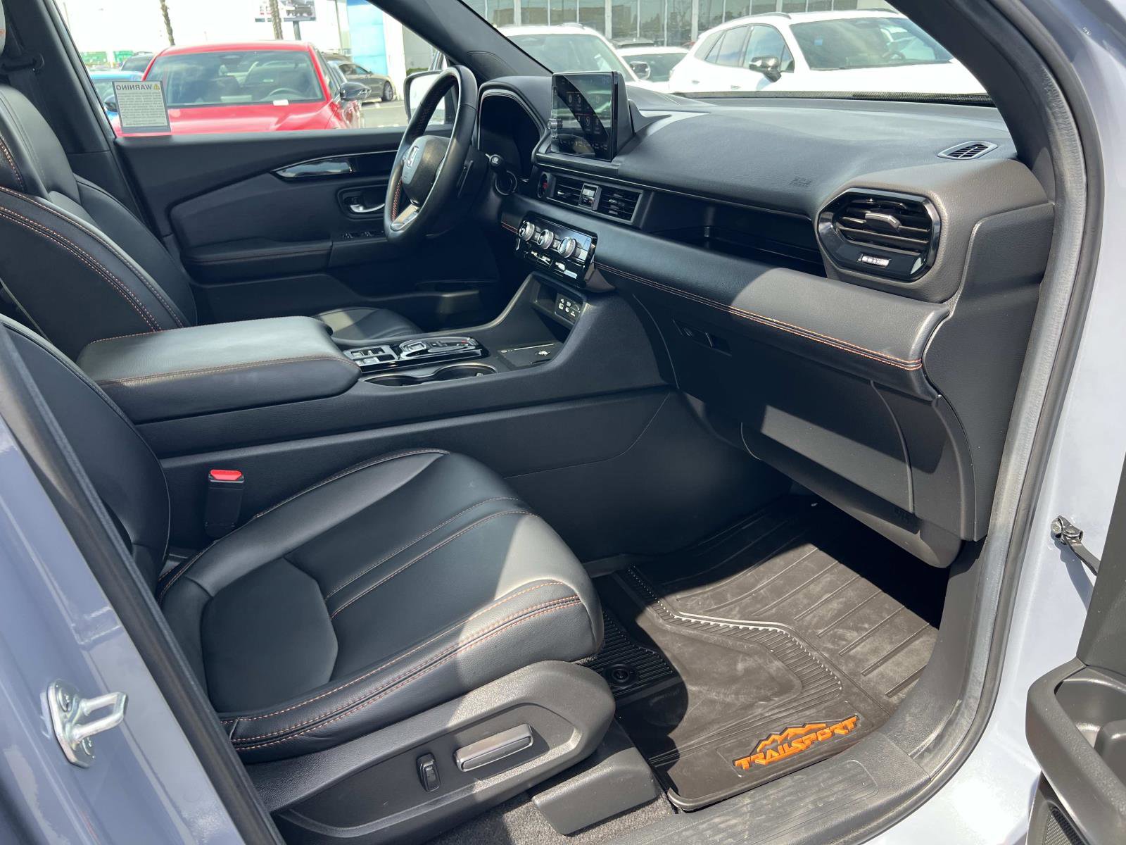 Used 2025 Honda Pilot TrailSport image 33