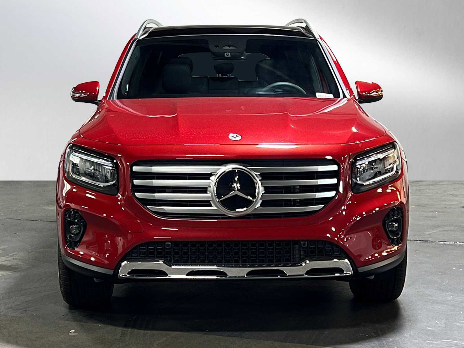 Used 2025 Mercedes-Benz GLB 250 4MATIC image 8