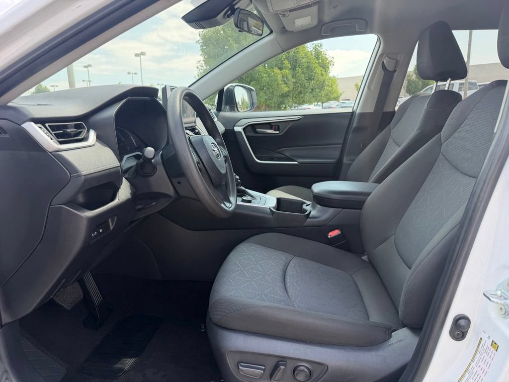 Used 2025 Toyota RAV4 XLE AWD/4WD image 12