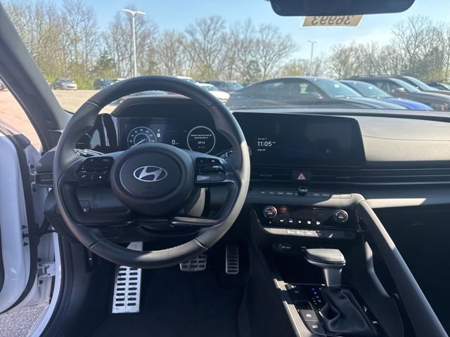 Used 2025 Hyundai Elantra SEL image 9