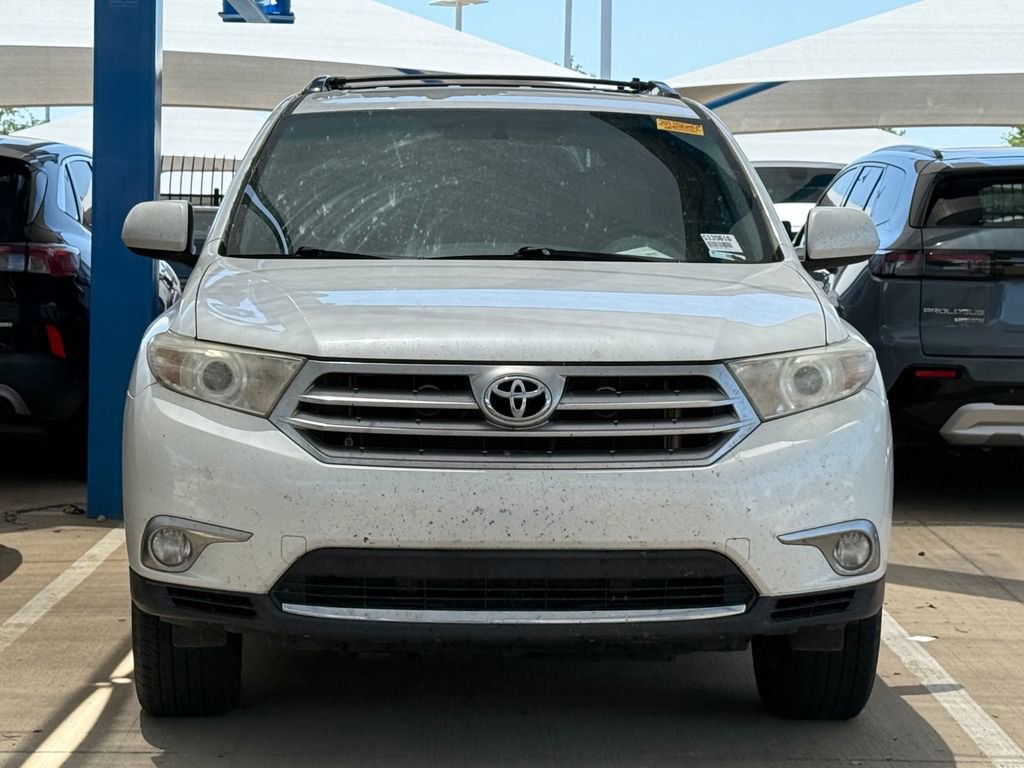 Used 2013 Toyota Highlander SE FWD image 2