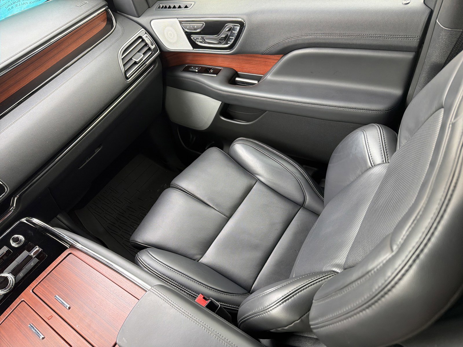 Used 2024 Lincoln Navigator L Reserve image 11