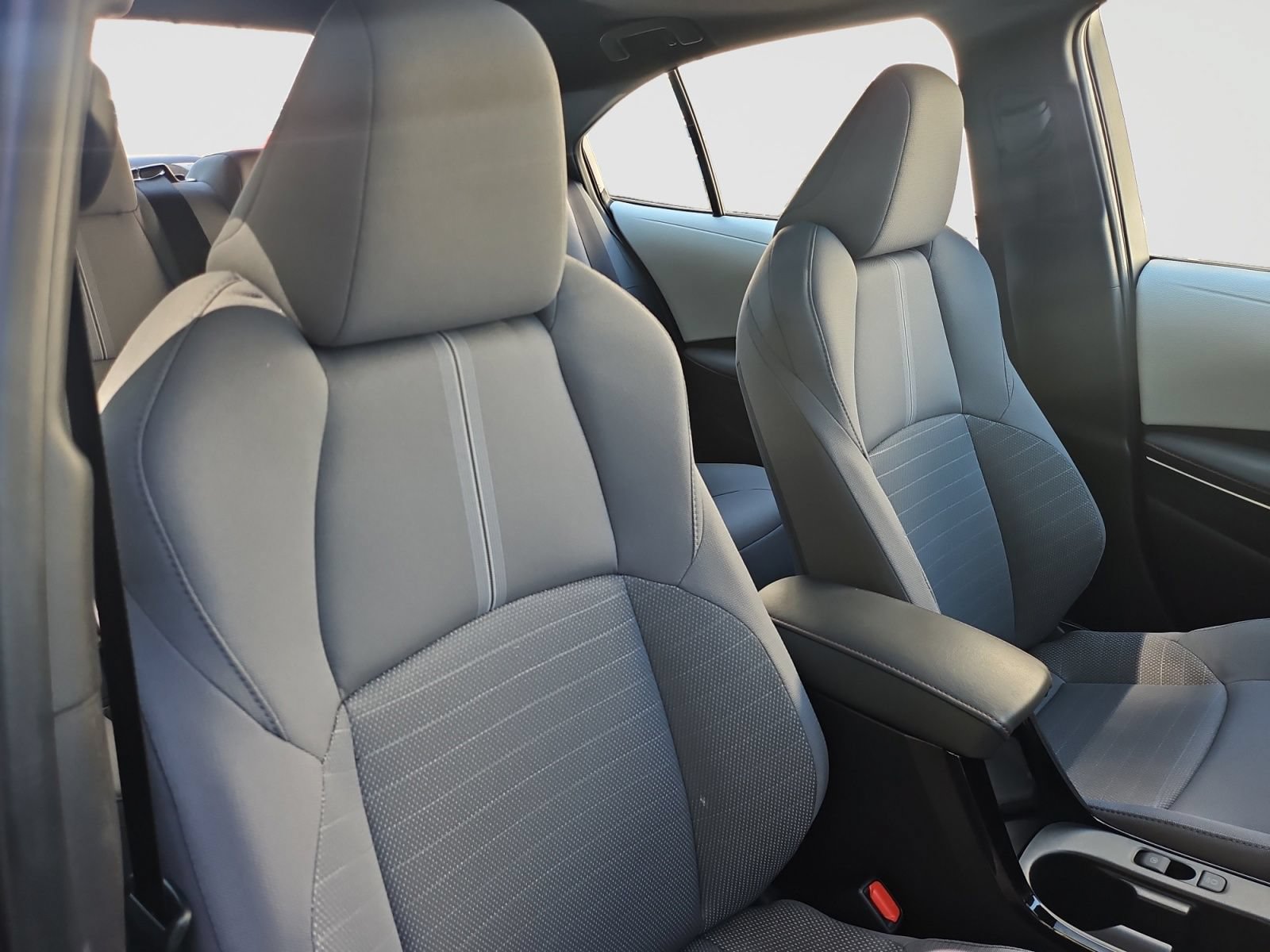 Used 2025 Toyota Corolla SE w/ SE Premium Package FWD image 18