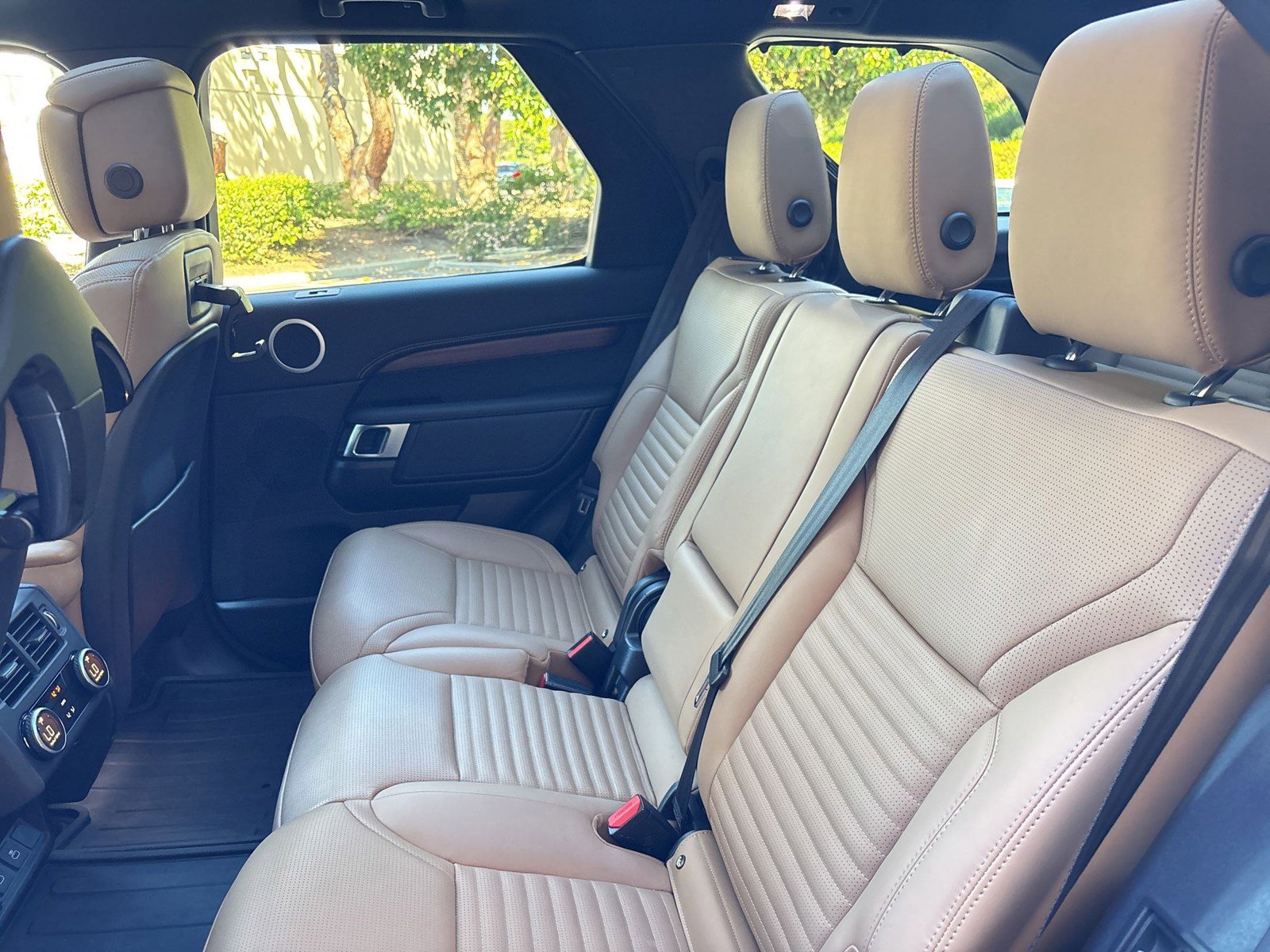 Certified 2024 Land Rover Discovery Dynamic SE image 27