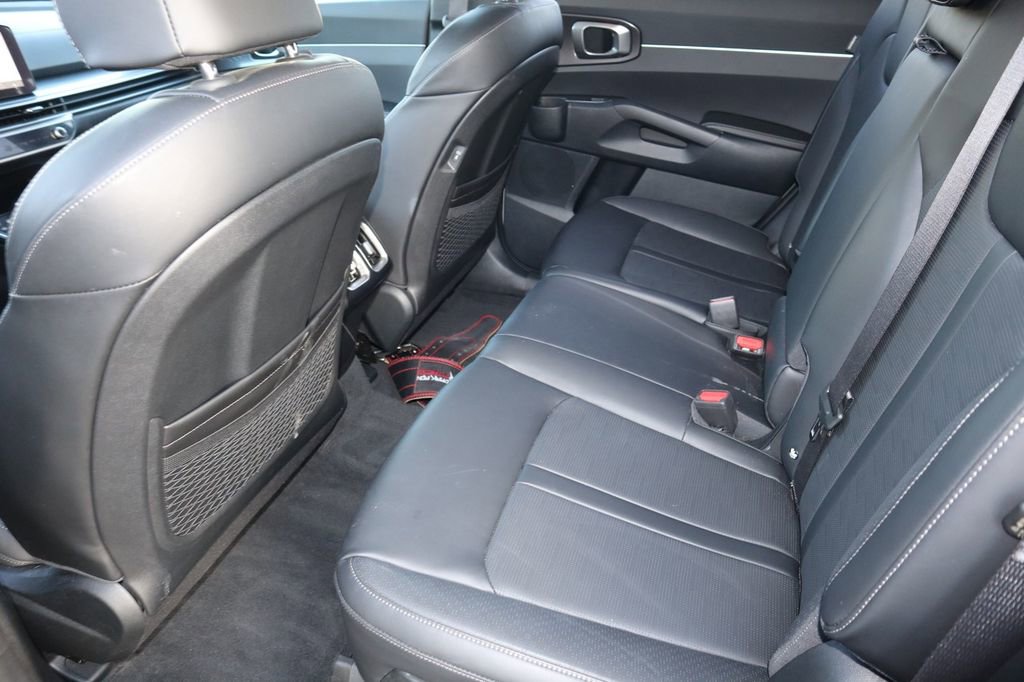 Used 2025 Kia Sorento S image 17