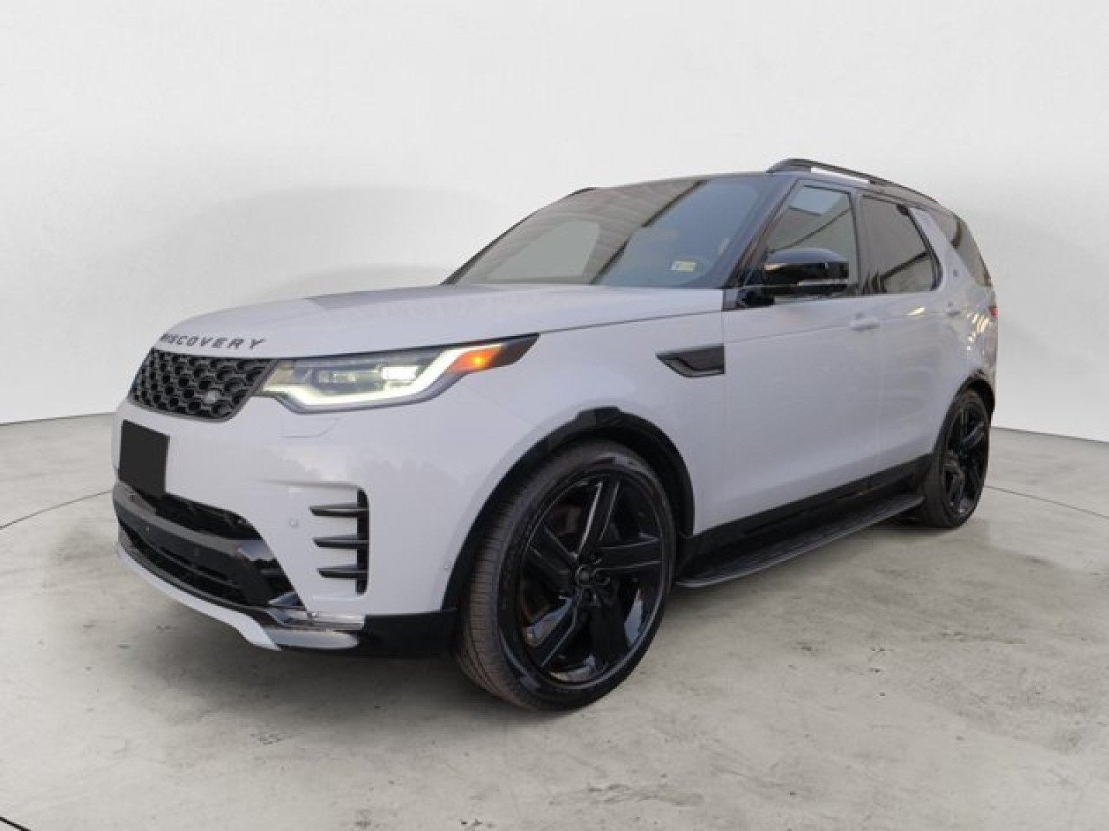 Certified 2025 Land Rover Discovery Dynamic SE
