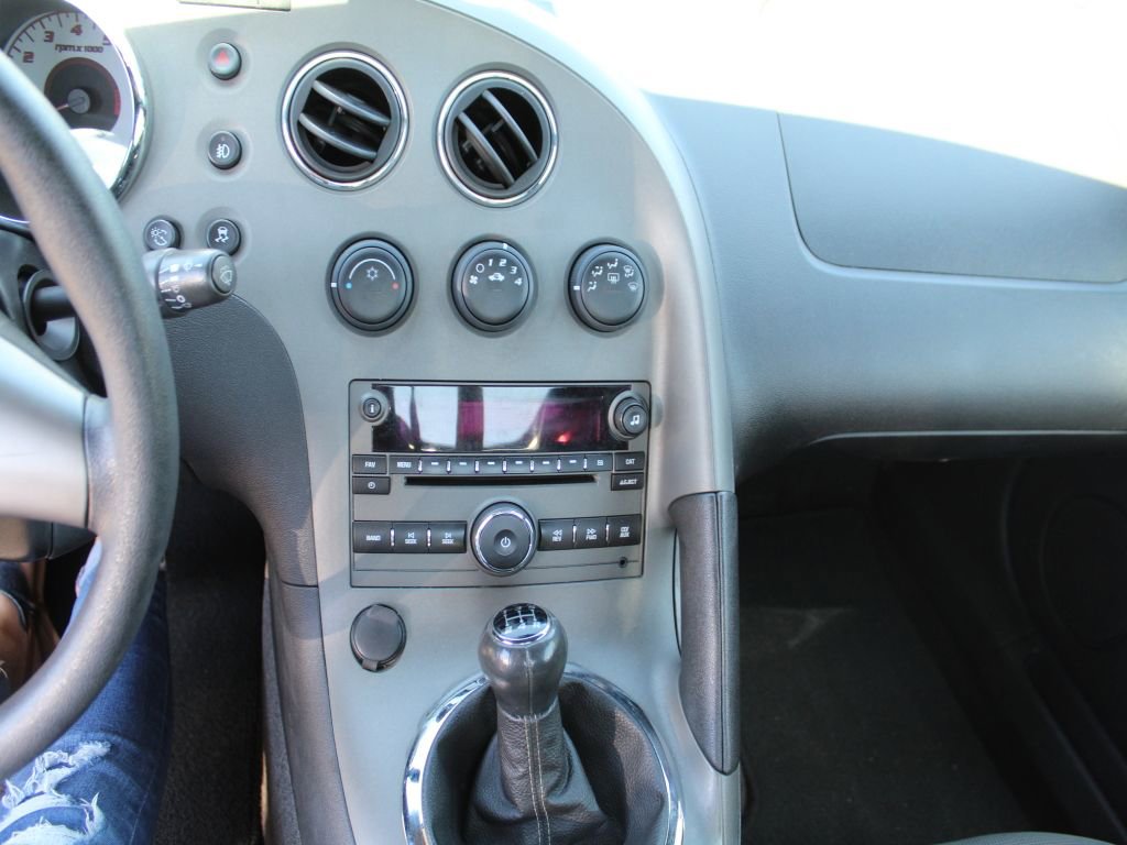 Used 2009 Pontiac Solstice Convertible w/ Preferred Package RWD image 15