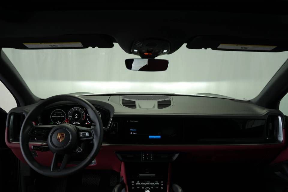 Certified 2025 Porsche Cayenne image 16
