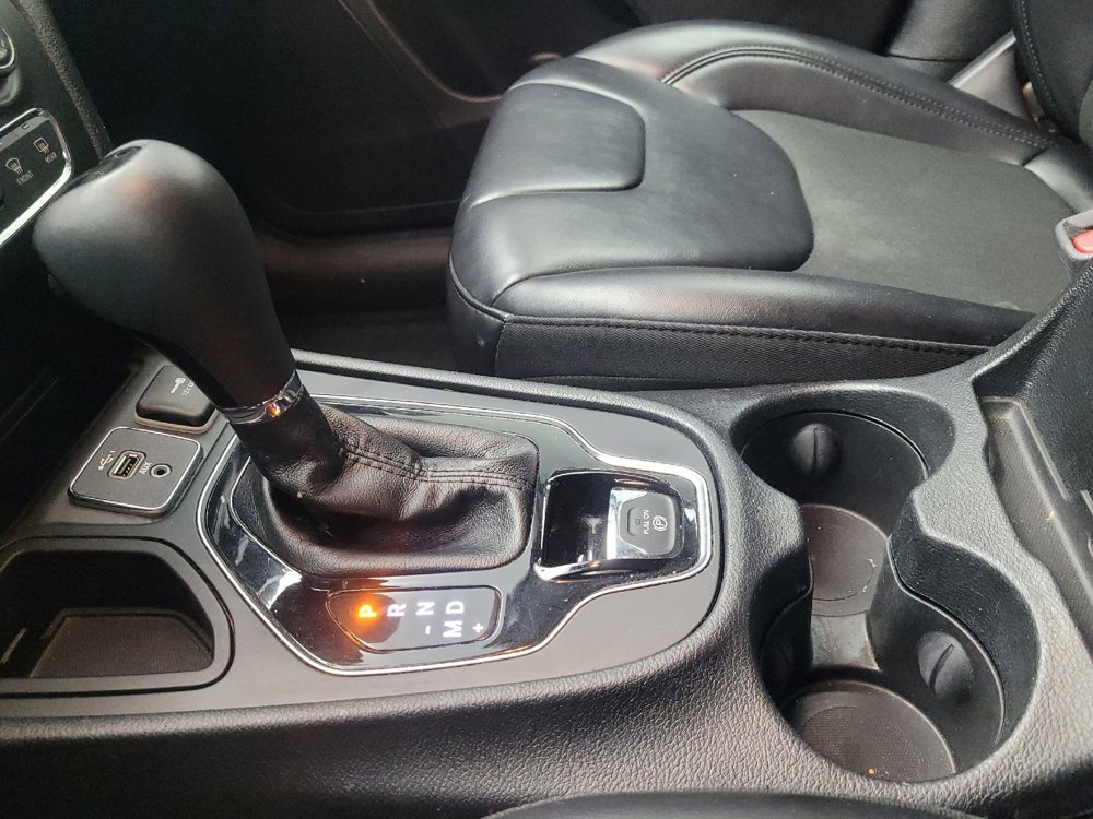 Used 2020 Jeep Cherokee Latitude Plus image 26