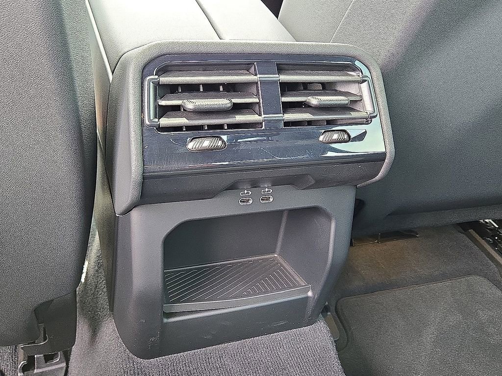 Used 2024 BMW 530i w/ M Sport Package RWD image 16