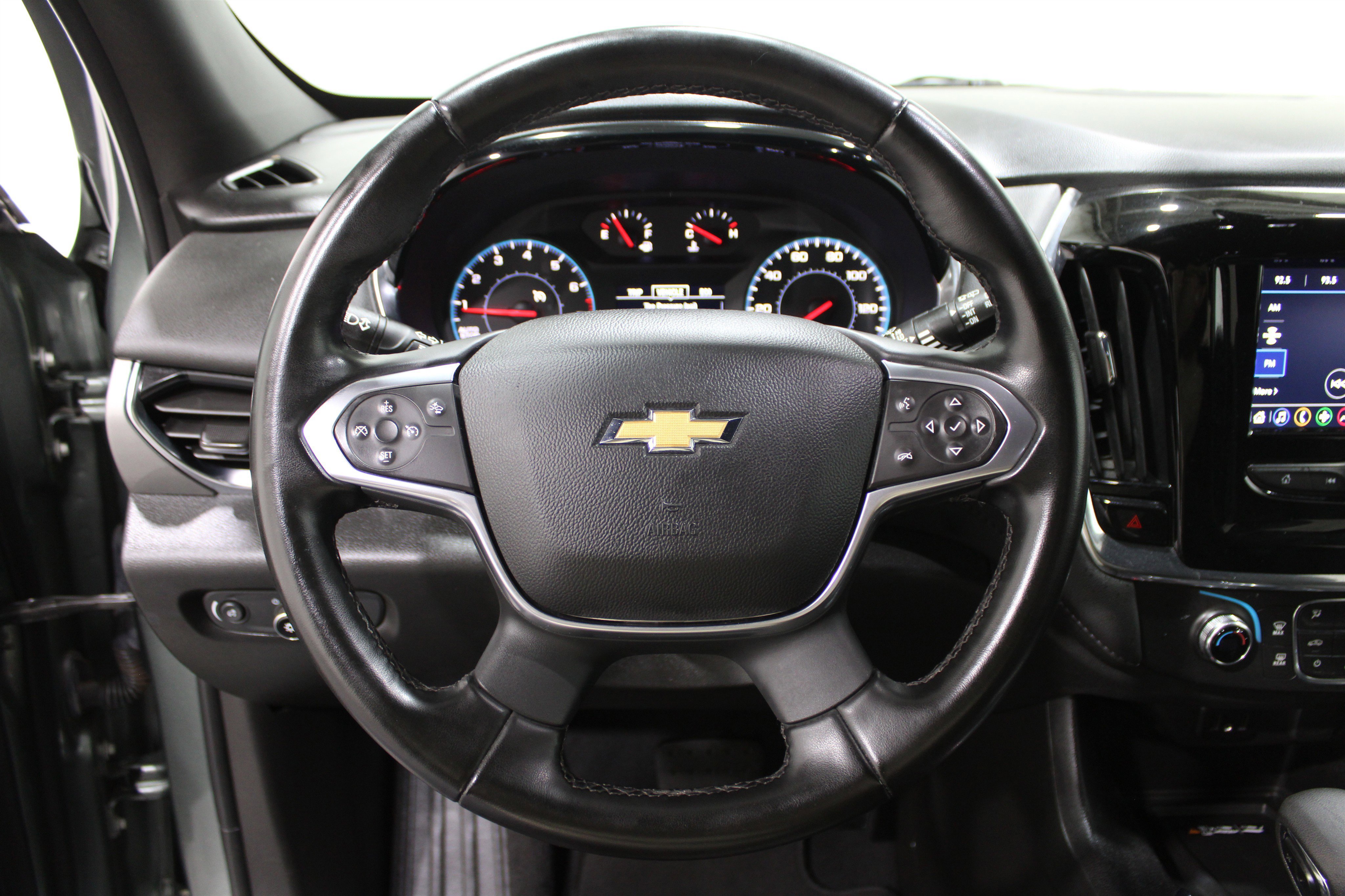 Used 2023 Chevrolet Traverse LT image 9