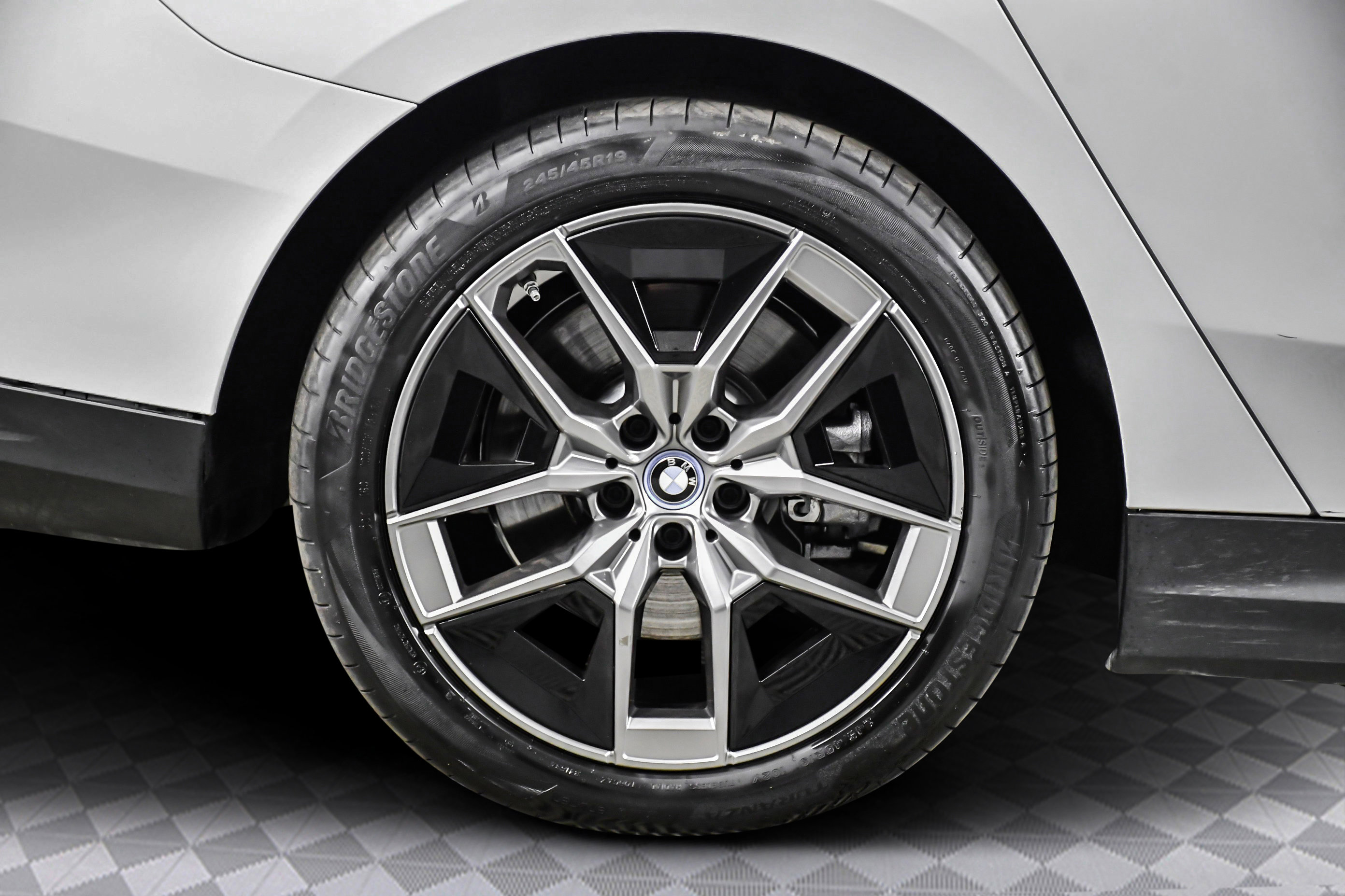 Used 2025 BMW i5 eDrive40i image 34