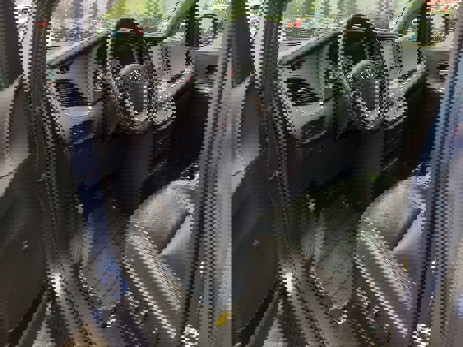 Used 2019 Toyota Sienna SE w/ SE Preferred Package AWD/4WD image 10