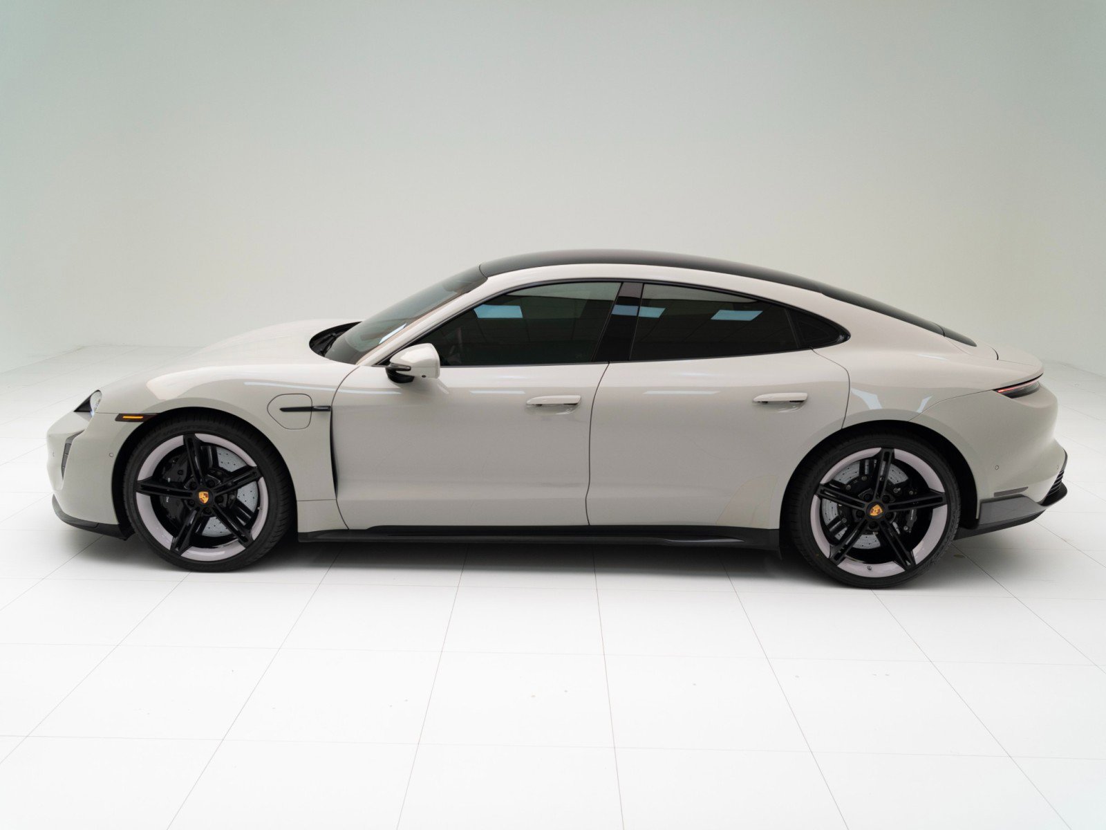 Certified 2022 Porsche Taycan Turbo S image 2