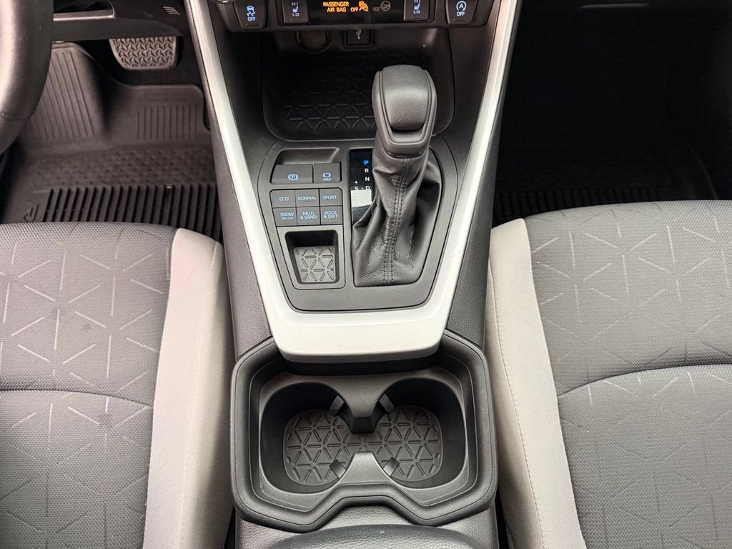 Used 2021 Toyota RAV4 XLE w/ Convenience Package AWD/4WD image 18