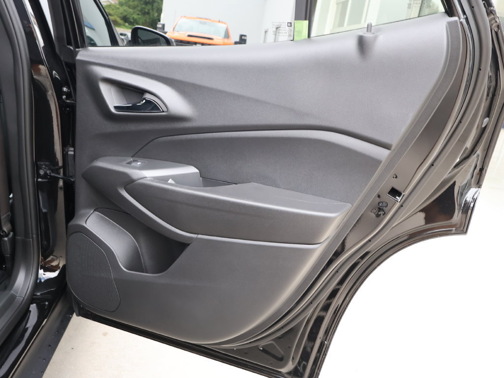 New 2026 Chevrolet Trax RS w/ Sunroof Package FWD image 30