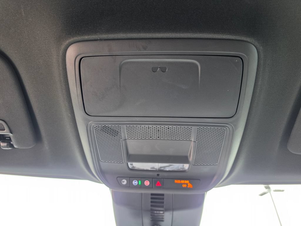 Used 2025 Chevrolet Traverse LT AWD/4WD image 20