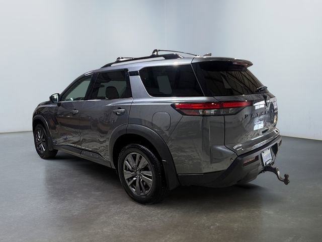 Used 2023 Nissan Pathfinder SV w/ SV Premium Package AWD/4WD image 3