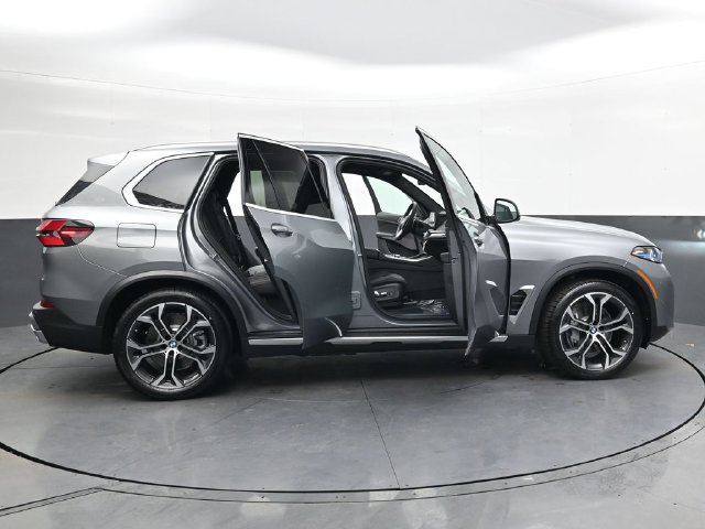 New 2026 BMW X5 xDrive50e w/ Premium Package AWD/4WD image 37