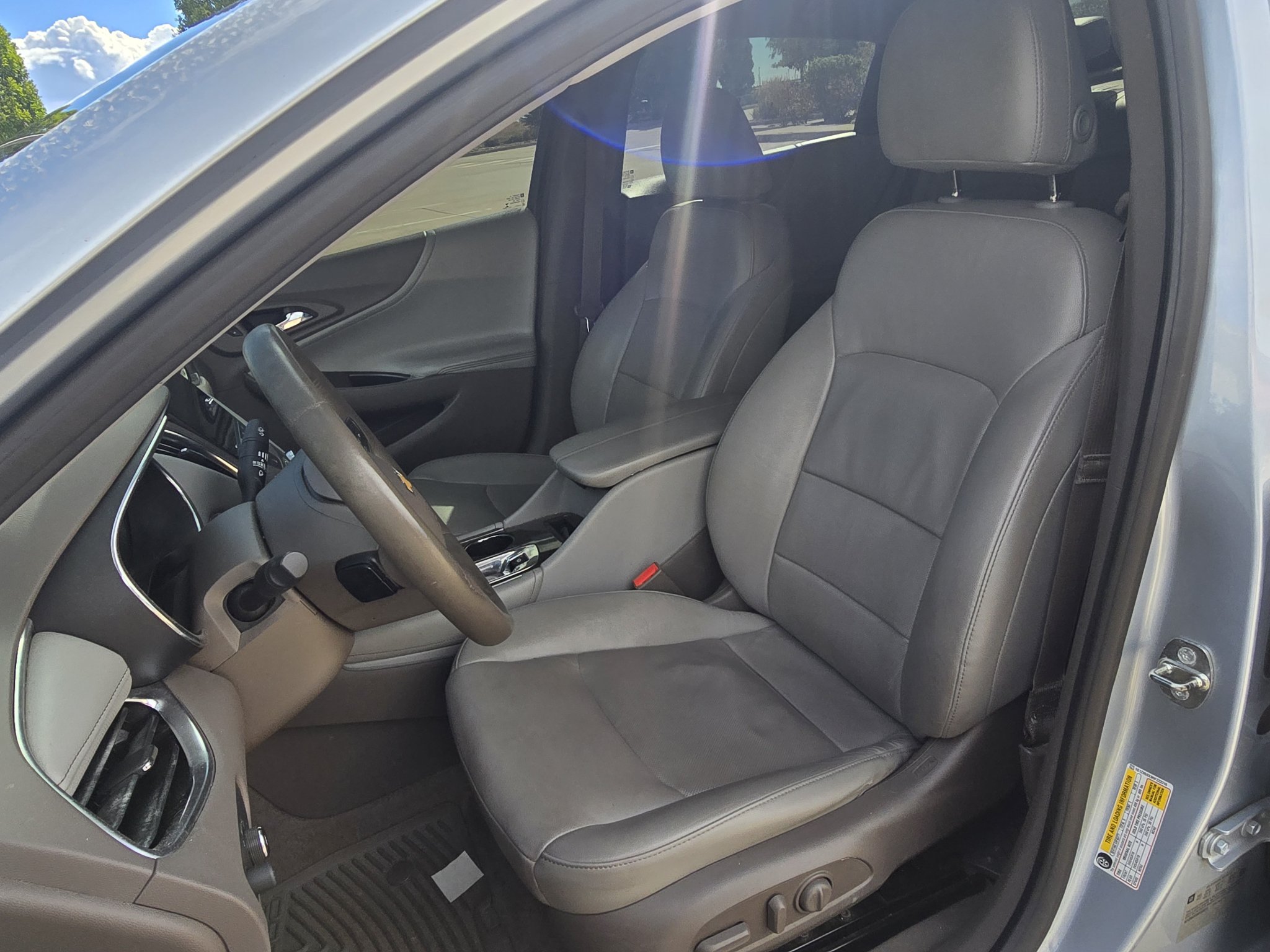 Used 2017 Chevrolet Malibu Premier w/ Driver Confidence Package FWD image 12