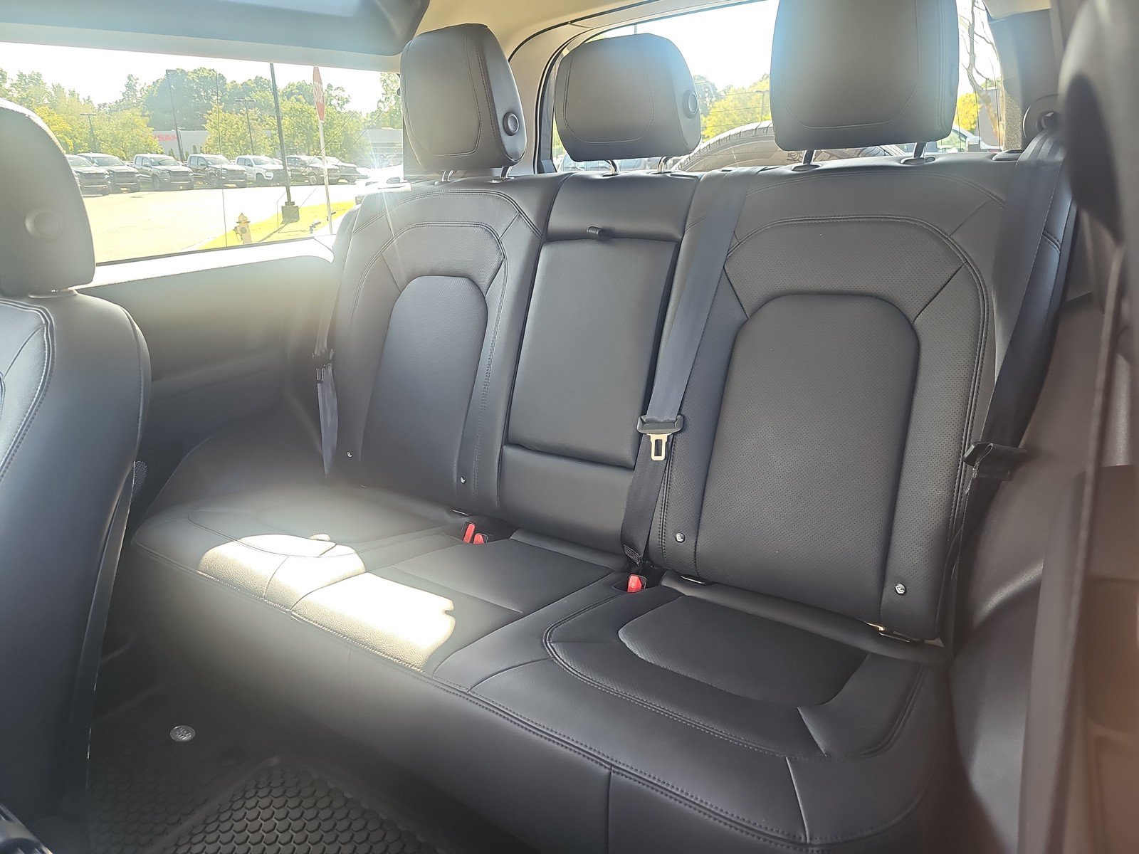 Used 2023 Land Rover Defender 90 SE AWD/4WD image 30