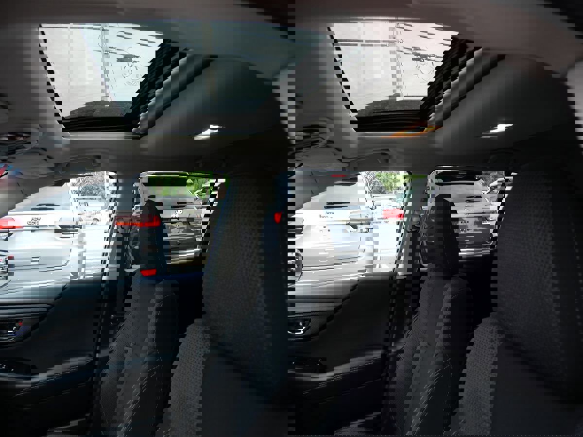 Used 2020 Subaru Outback Premium image 11