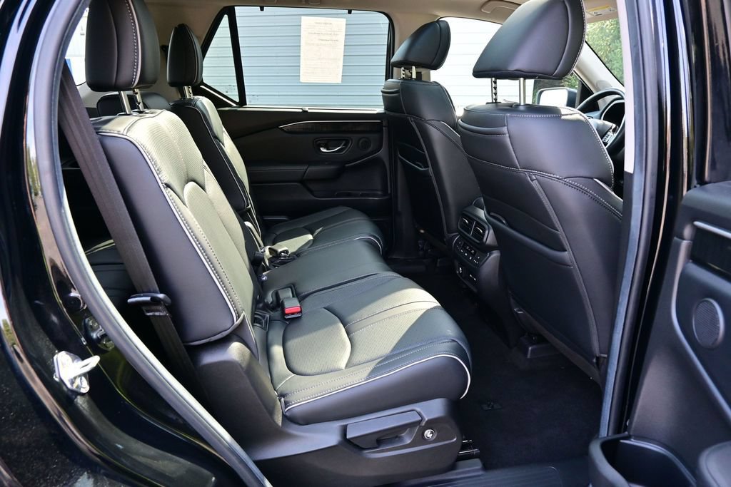 Used 2025 Honda Pilot Elite image 23