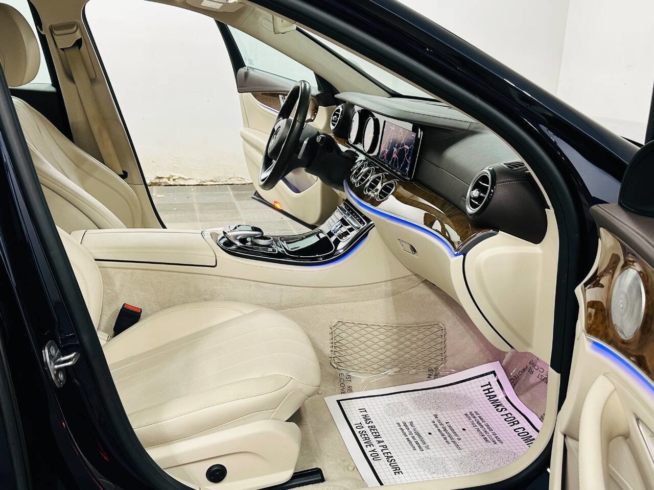 Used 2017 Mercedes-Benz E 300 4MATIC image 8