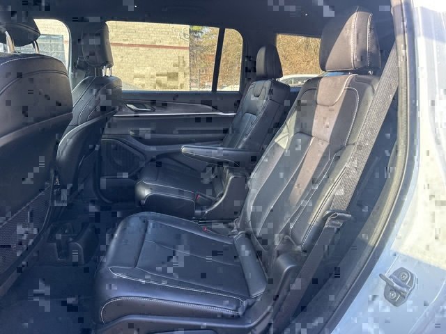 Certified 2025 Jeep Grand Cherokee L Limited w/ Black Appearance Package image 9