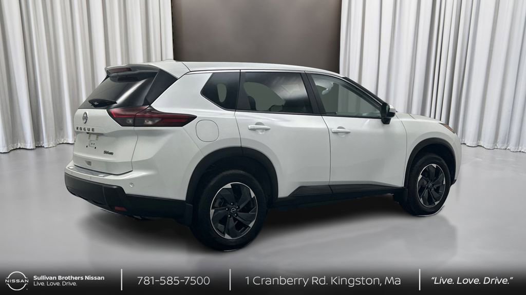 Used 2024 Nissan Rogue SV image 5