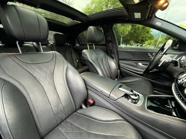 Used 2018 Mercedes-Benz S 560 Sedan w/ Premium Package image 21