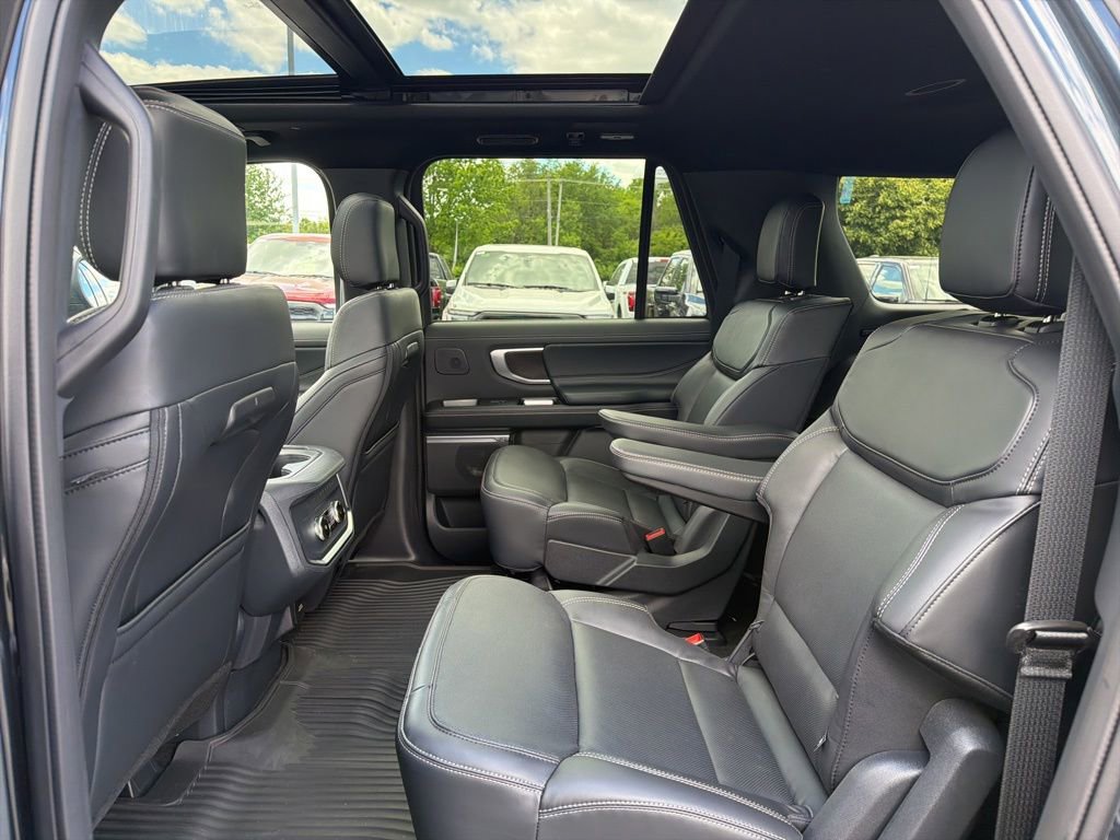 Used 2025 Ford Expedition Max Platinum w/ Stealth Performance Package AWD/4WD image 11