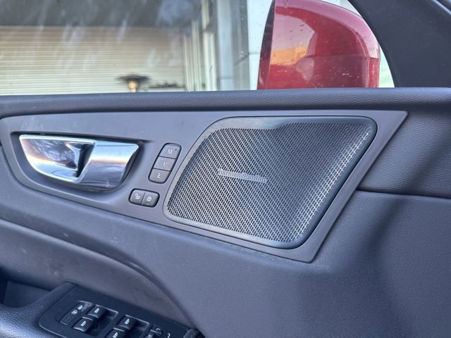 Used 2020 Volvo XC60 T5 Momentum w/ Protection Package Premier image 8