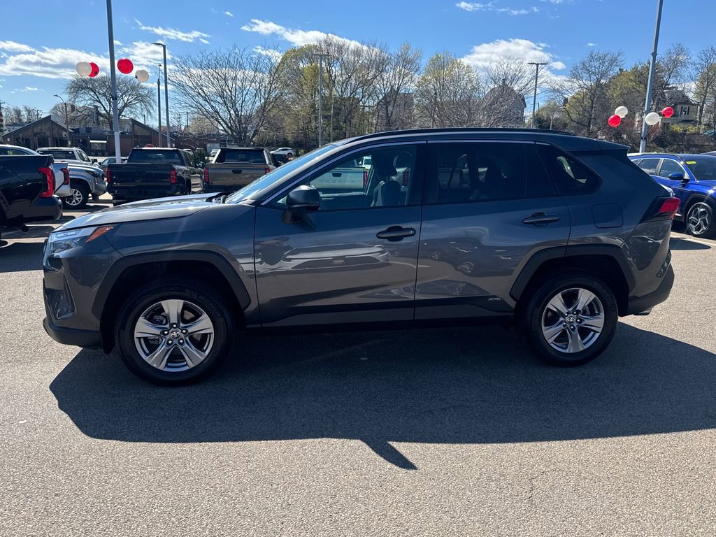 Used 2025 Toyota RAV4 LE AWD/4WD image 5